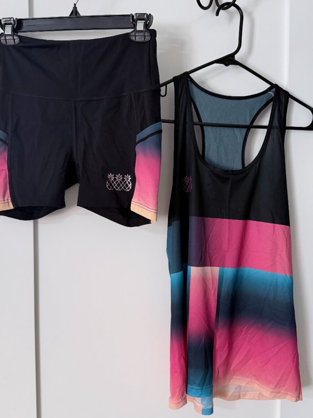 Tres Piñas Running Bundle Women's Medium Tank Top & 5" Shorts Activewear Set